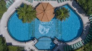 Outdoor pool, pool loungers
