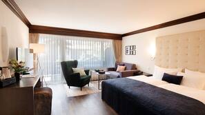 Hypo-allergenic bedding, in-room safe, desk, soundproofing