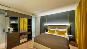Allergikerbettwaren, Minibar, Zimmersafe, Schreibtisch