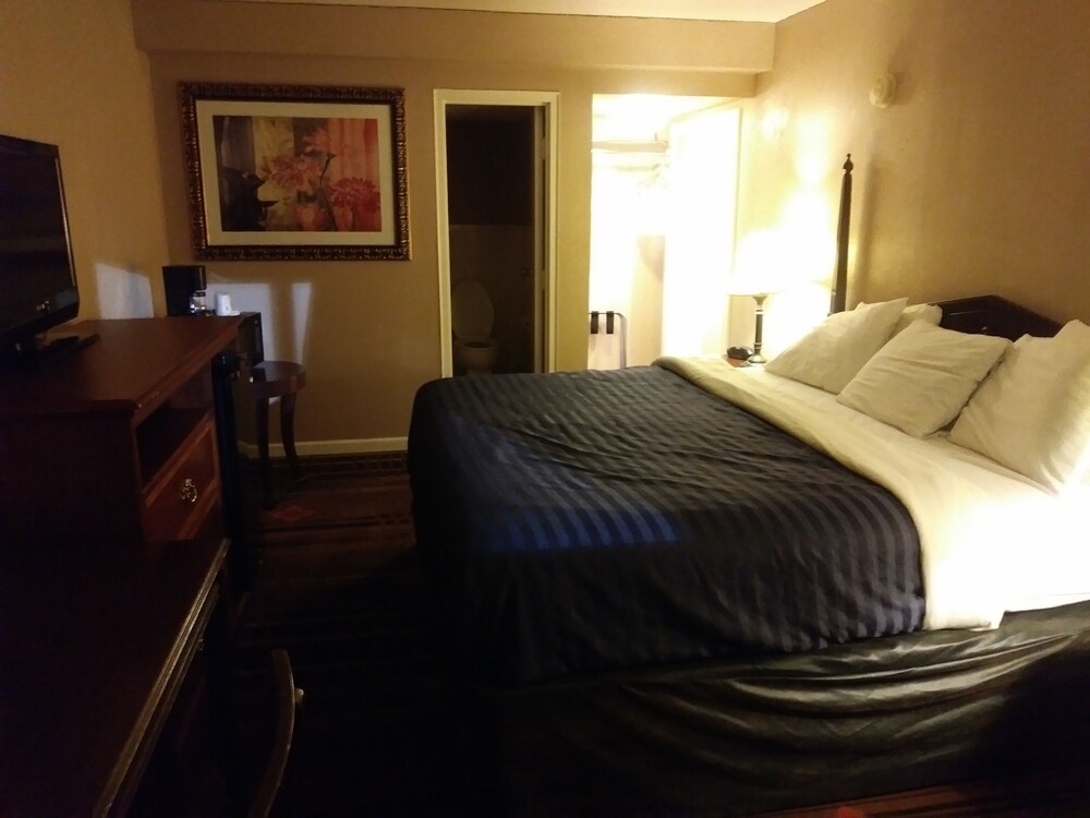 Room, Days Inn by Wyndham Hot Springs