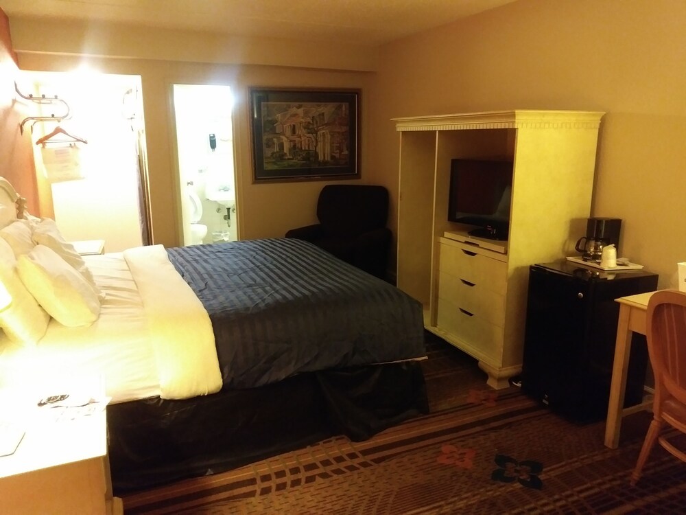 Room, Days Inn by Wyndham Hot Springs