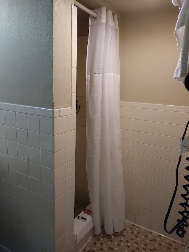 Bathroom shower, Days Inn by Wyndham Hot Springs