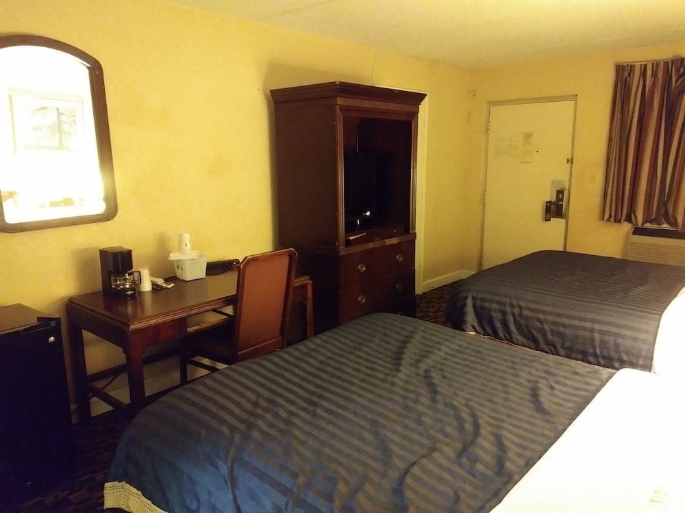 Room, Days Inn by Wyndham Hot Springs