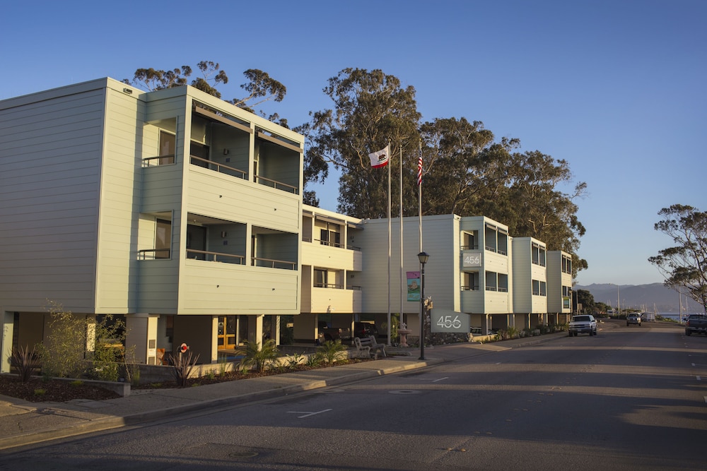 Front of property, 456 Embarcadero Inn & Suites