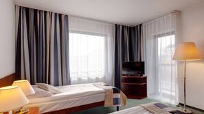 Premium bedding, pillow top beds, desk, free cots/infant beds
