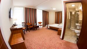 Premium bedding, pillow top beds, desk, free cots/infant beds