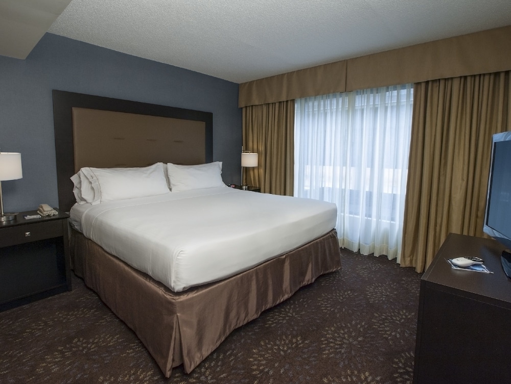 Room, Holiday Inn Express Hotel & Suites Buffalo-Airport, an IHG Hotel