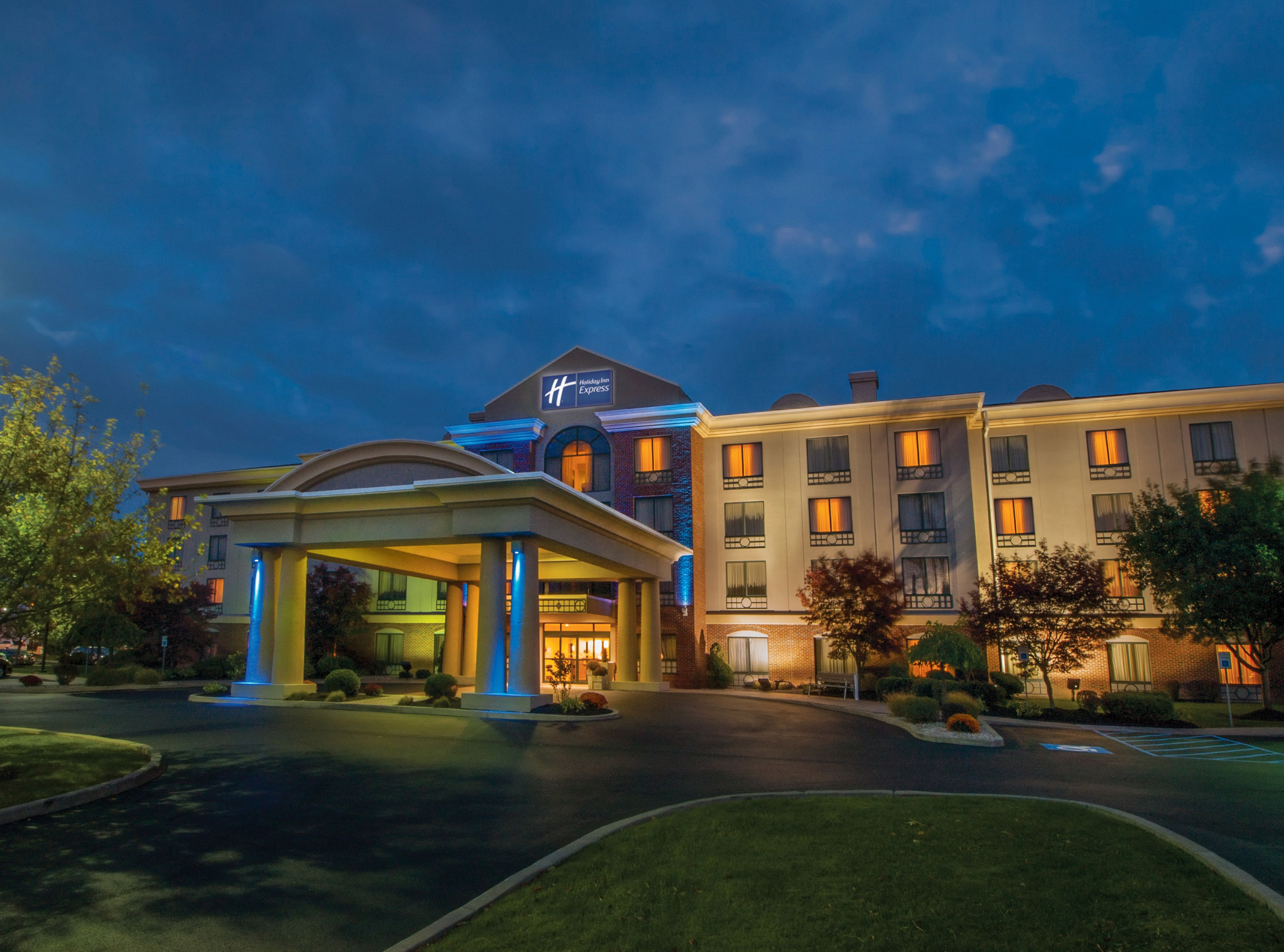 Holiday Inn Express Hotel Suites Buffalo Airport In Buffalo Ny
