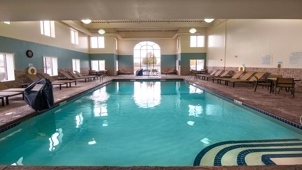 Pool, Holiday Inn Express Hotel & Suites Buffalo-Airport, an IHG Hotel