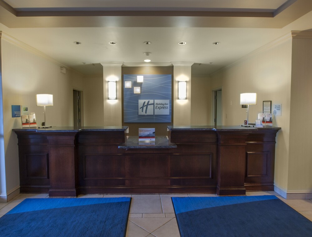 Holiday Inn Express Hotel & Suites Buffalo-Airport, an IHG Hotel