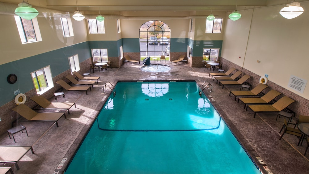 Pool, Holiday Inn Express Hotel & Suites Buffalo-Airport, an IHG Hotel