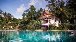 Outdoor pool, pool umbrellas