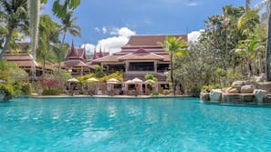 Outdoor pool, pool umbrellas