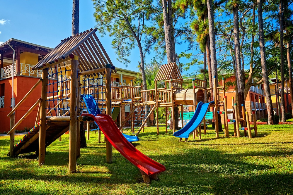 Zona de juegos infantil al aire libre