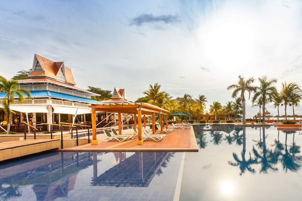 Book Royal Decameron Golf Rio Hato Hotel Deals Curly Selected Item