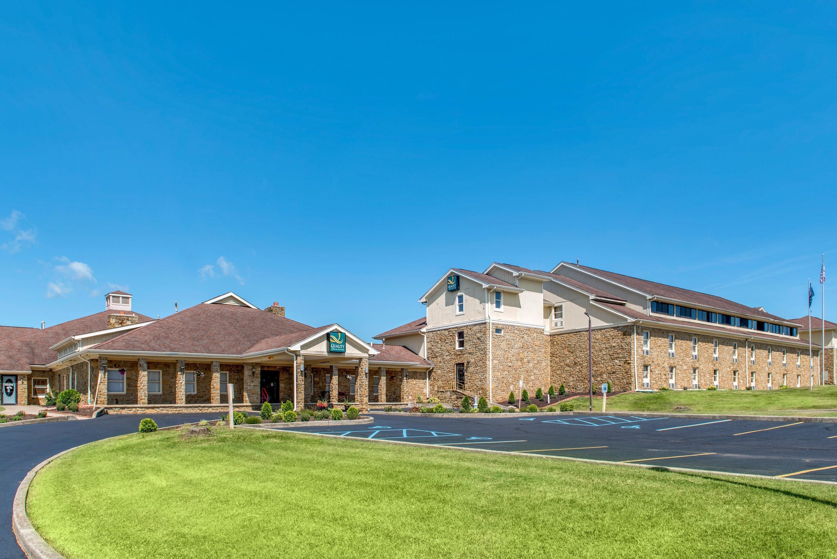 Quality Inn & Suites Bedford West in Bloomington, United States