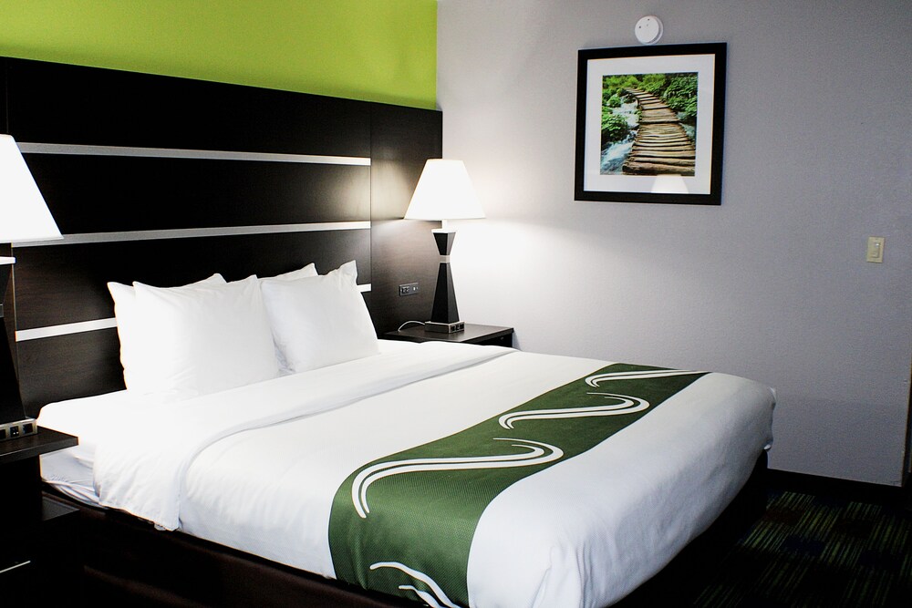 Quality Inn Suites Bedford West In Bloomington Hotel Rates