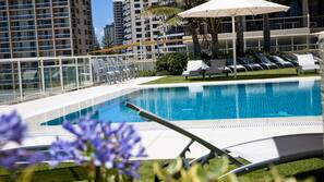 2 outdoor pools