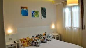 In-room safe, desk, free WiFi