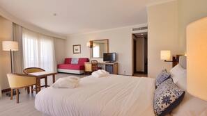 Ropa de cama hipoalergénica, escritorio, cortinas opacas y wifi gratis