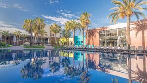 3 outdoor pools