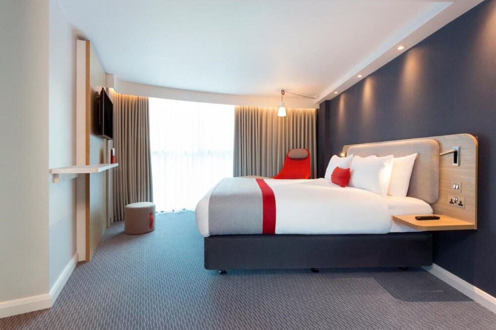 Holiday Inn Express Southampton M27 Jct7, an IHG Hotel