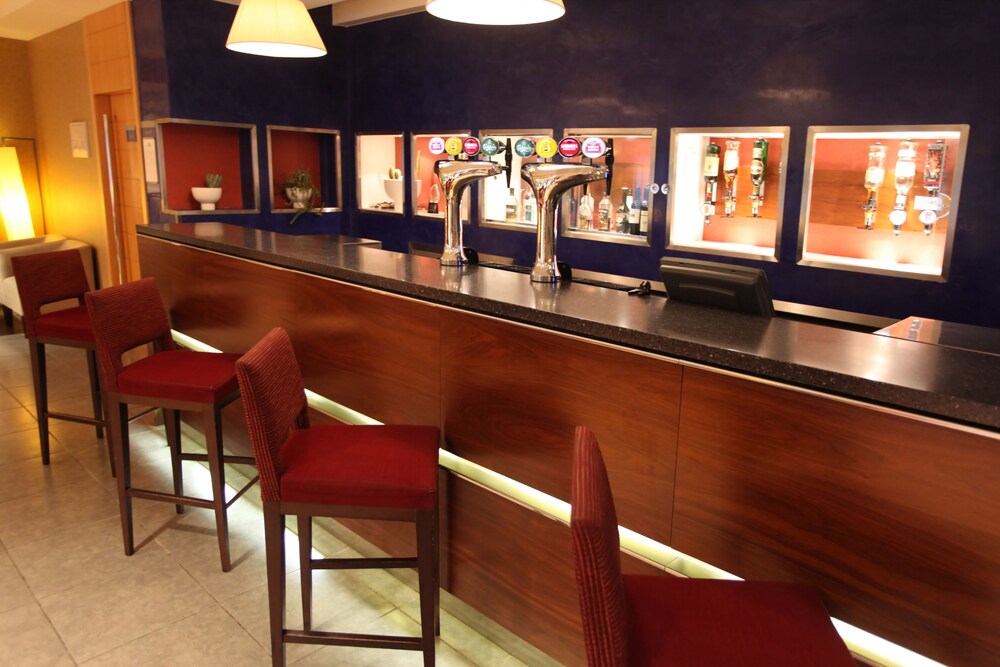 Bar (on property), Holiday Inn Express Southampton M27 Jct7, an IHG Hotel