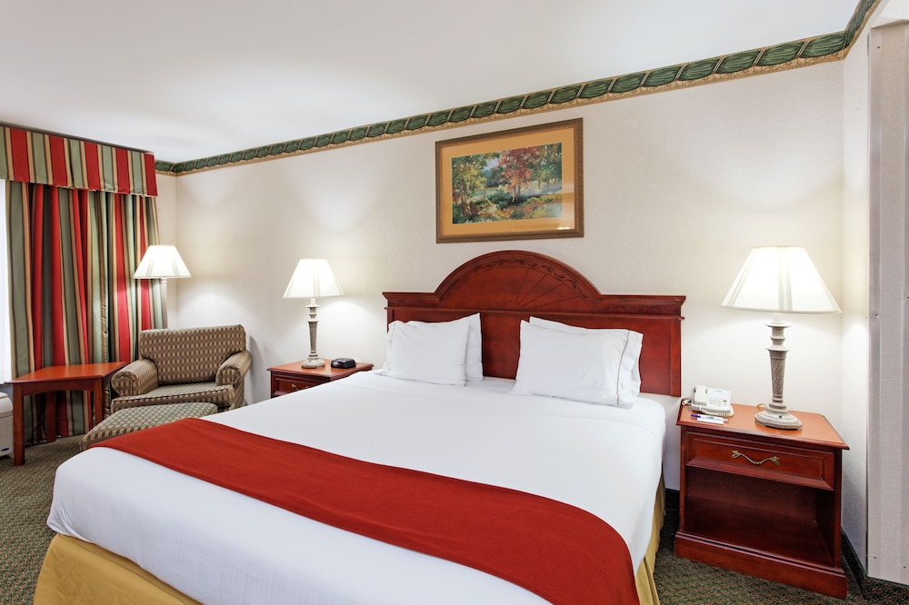 Holiday Inn Express Hotel & Suites Tupelo, an IHG Hotel