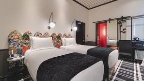 Iron/ironing board, free WiFi, linens