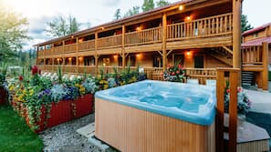 Outdoor spa bath
