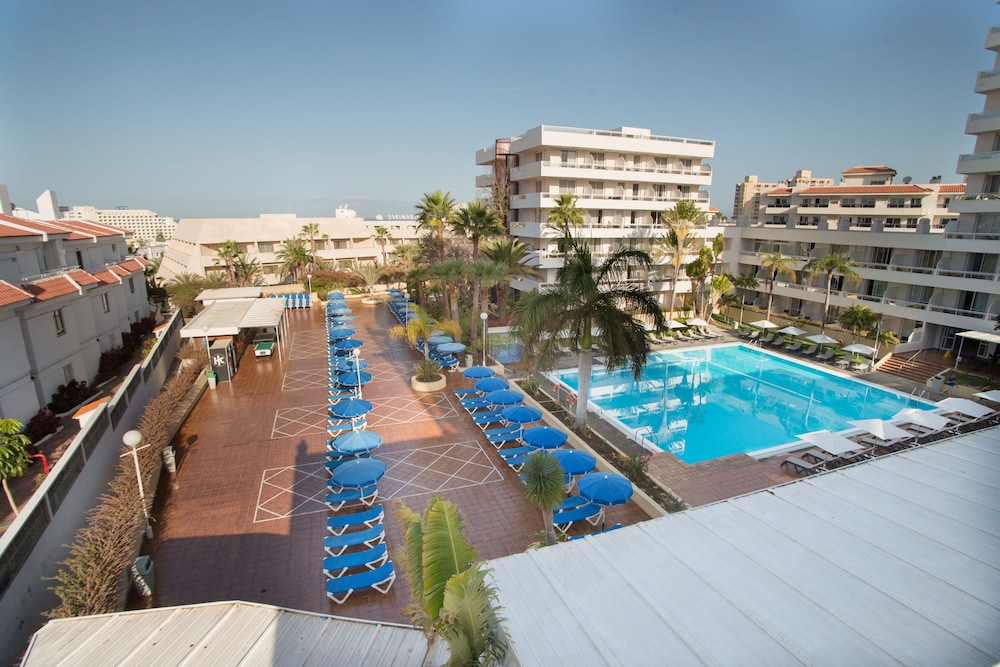 Outdoor pool, Catalonia Oro Negro