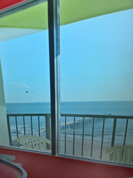 Best Western Plus Sandcastle Beachfront Hotel Norfolk - 