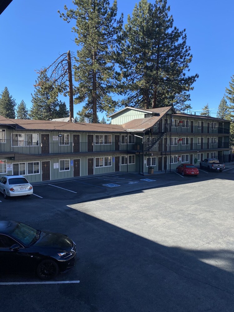 Exterior, Budget INN At The Heavenly Gondola