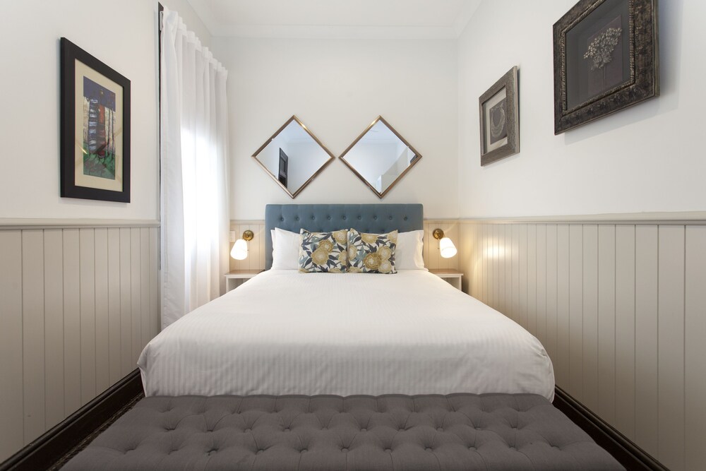 Cremorne Point Manor