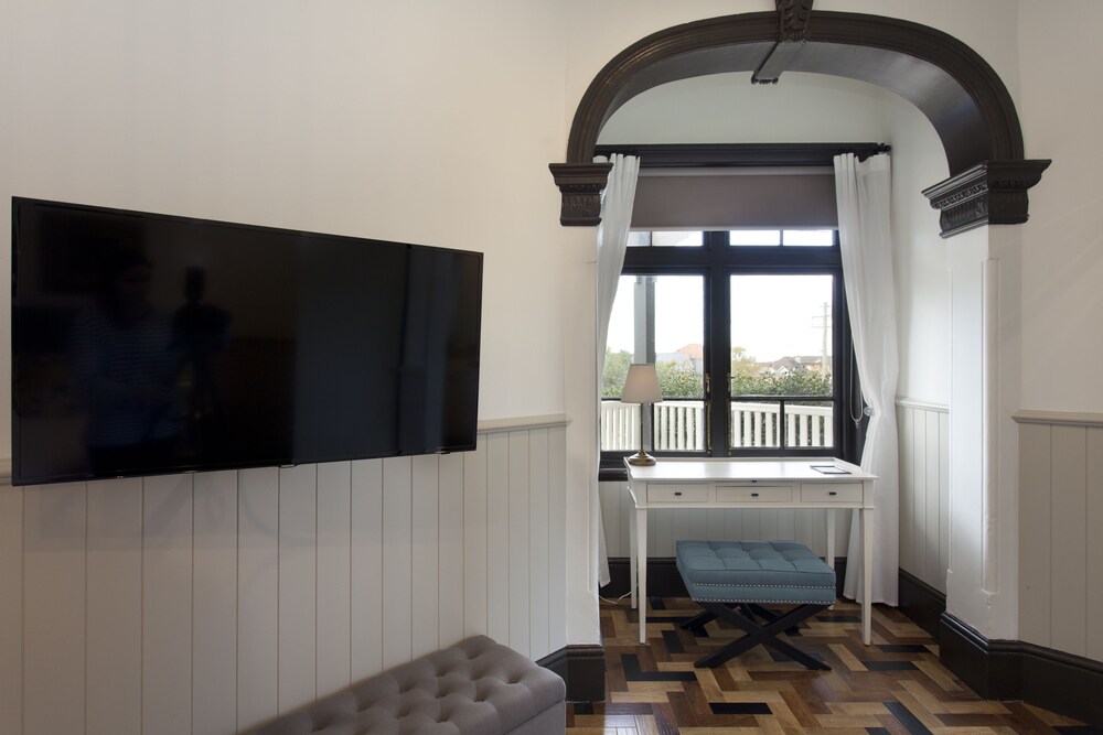 Cremorne Point Manor
