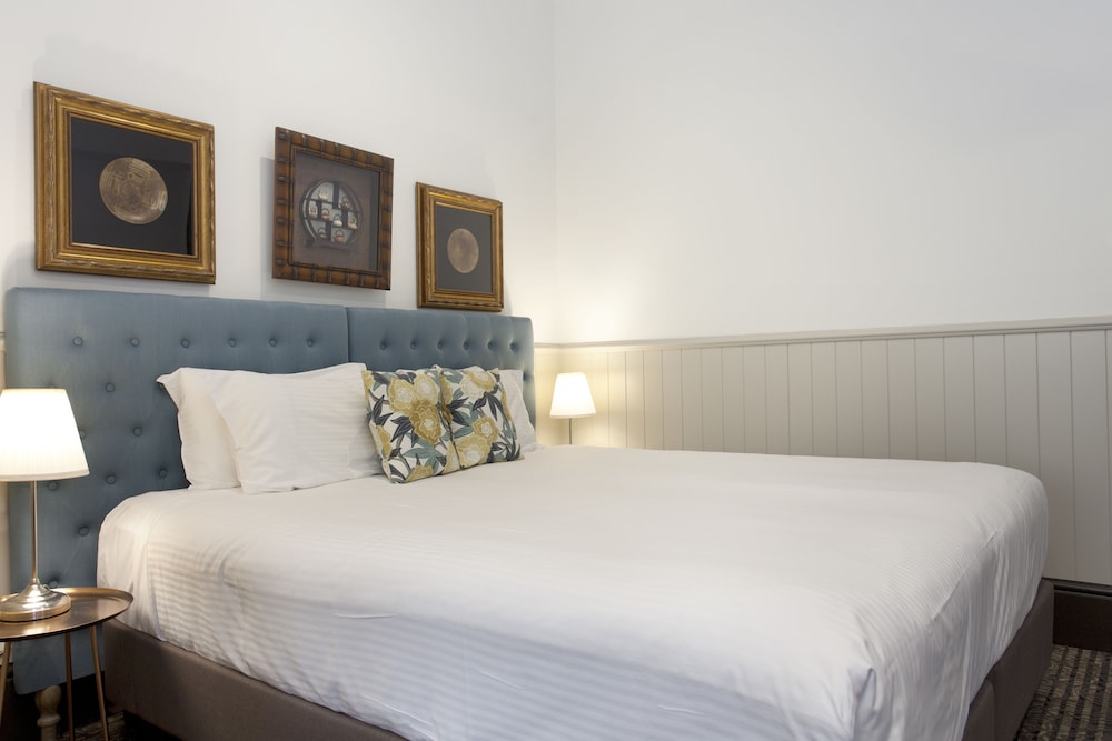 Cremorne Point Manor