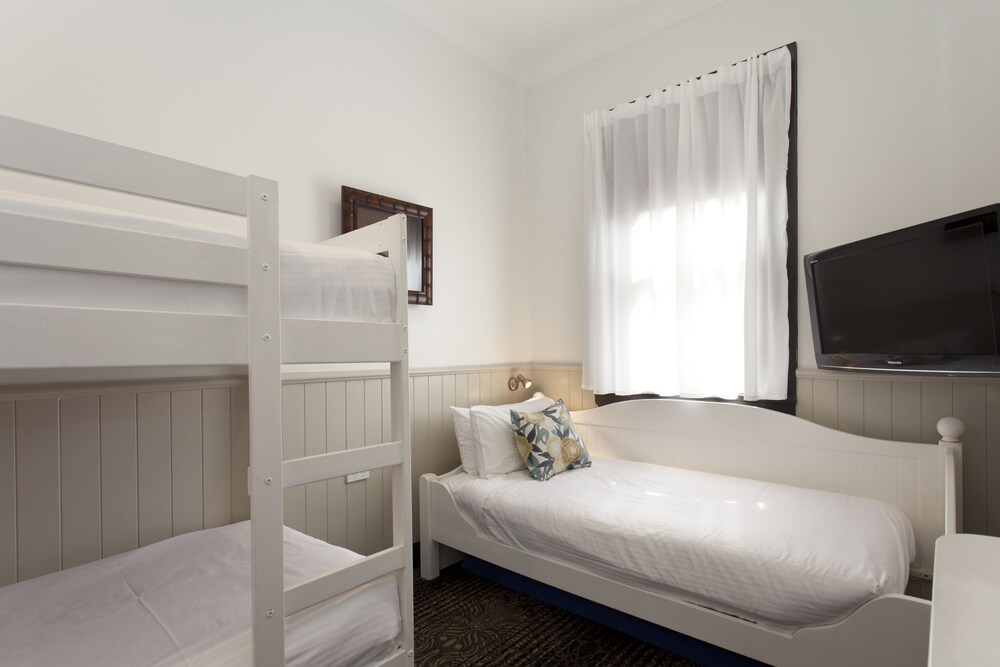 Cremorne Point Manor