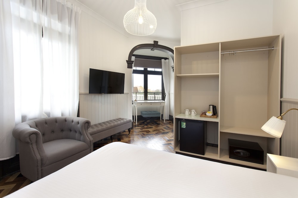 Cremorne Point Manor