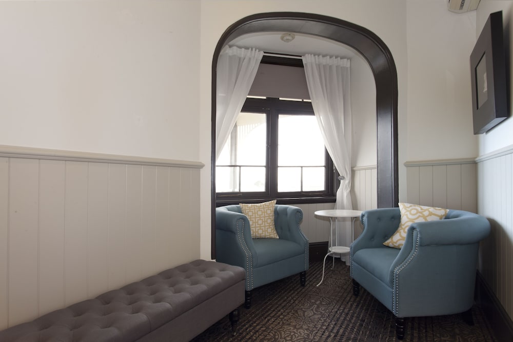 Cremorne Point Manor