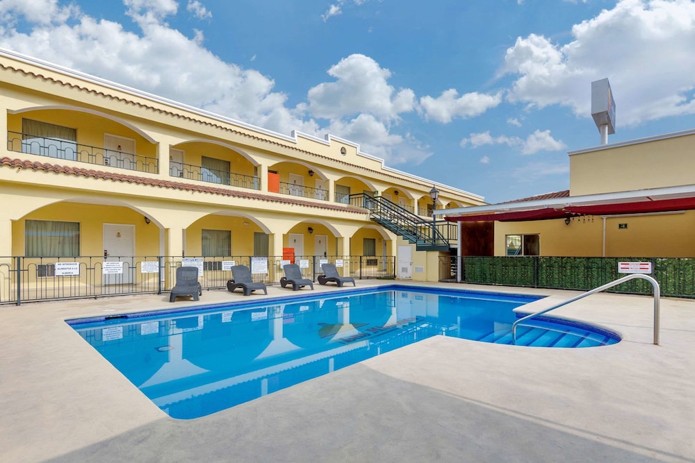 Outdoor banquet area, Comfort Inn Monclova