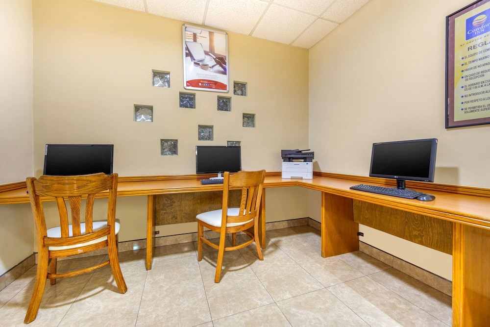 Business center, Comfort Inn Monclova