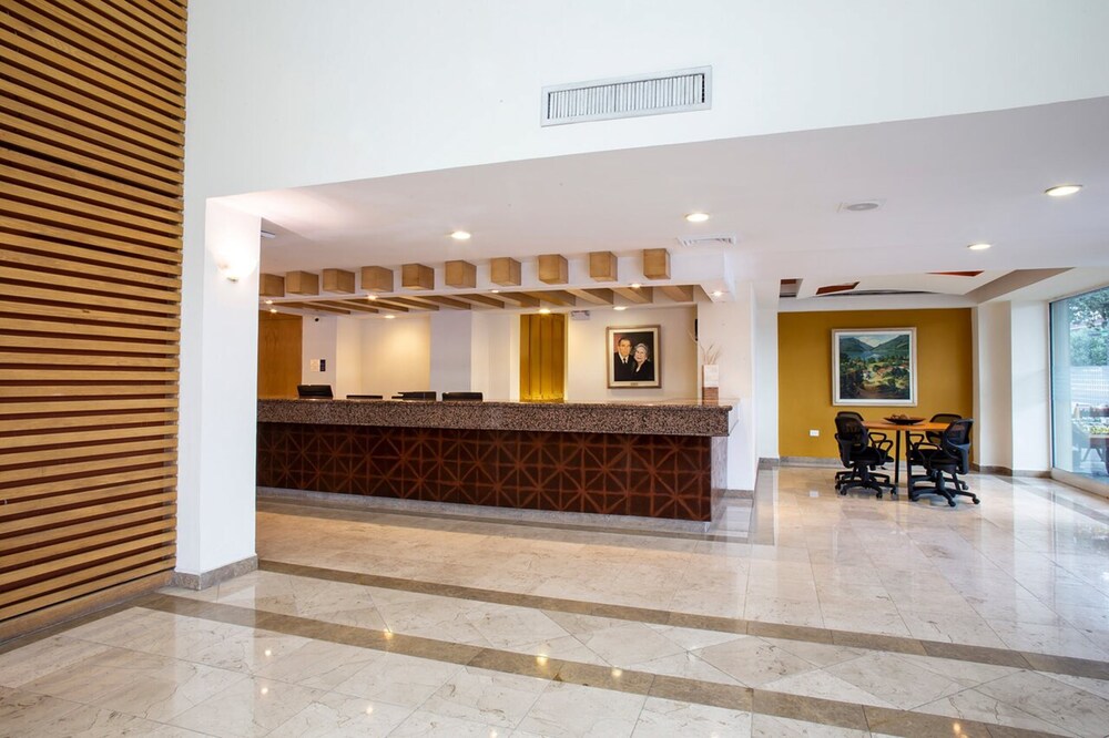 Lobby, Hotel Plaza Calzada