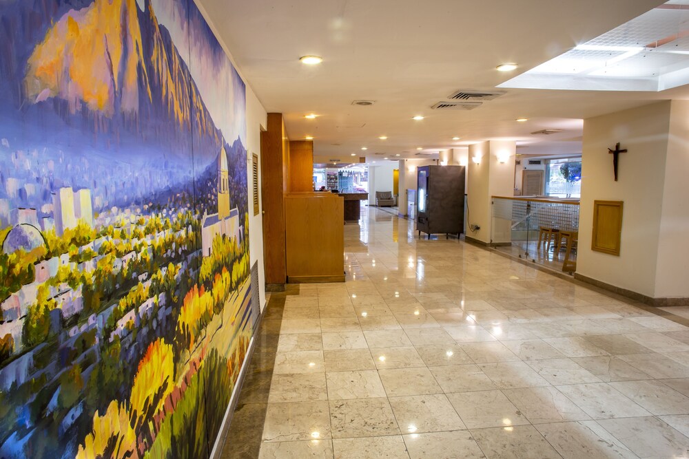 Hallway, Hotel Plaza Calzada