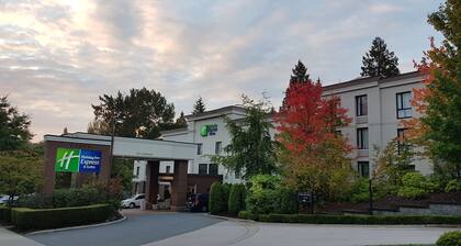 Holiday Inn Express & Suites Surrey, an IHG Hotel