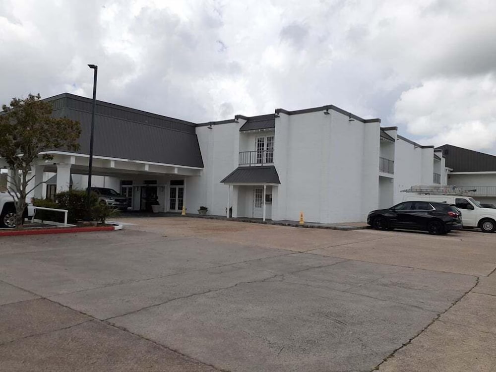 Front of property, Plantation Inn of Houma