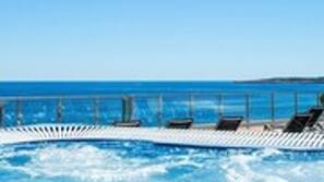 Outdoor spa bath