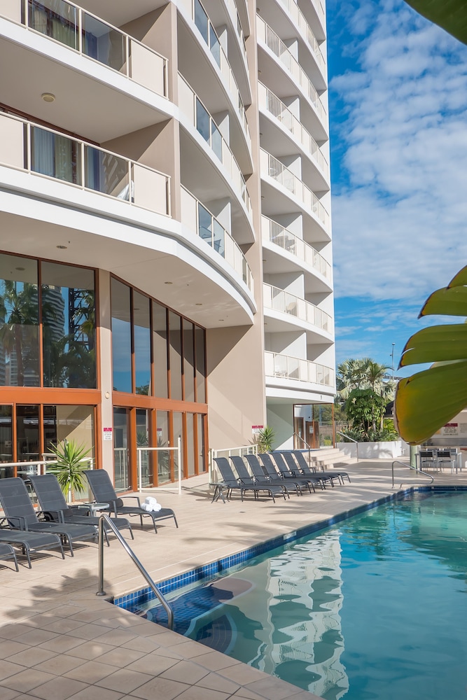 Outdoor pool, Broadbeach Savannah Hotel & Resort