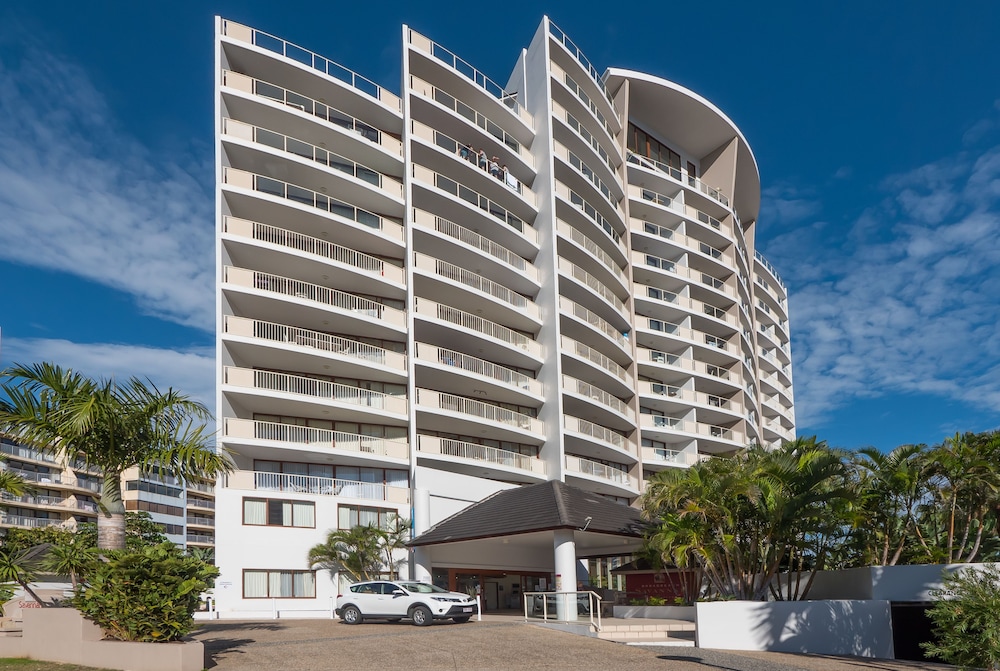 Front of property, Broadbeach Savannah Hotel & Resort