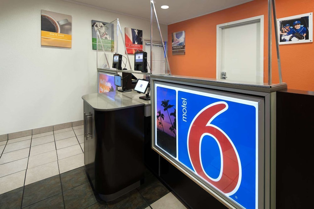 Motel 6 Arcadia, CA - Los Angeles - Pasadena Area