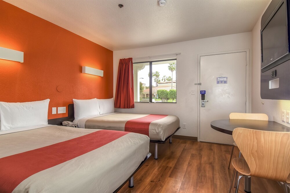 Motel 6 Carlsbad, CA Beach